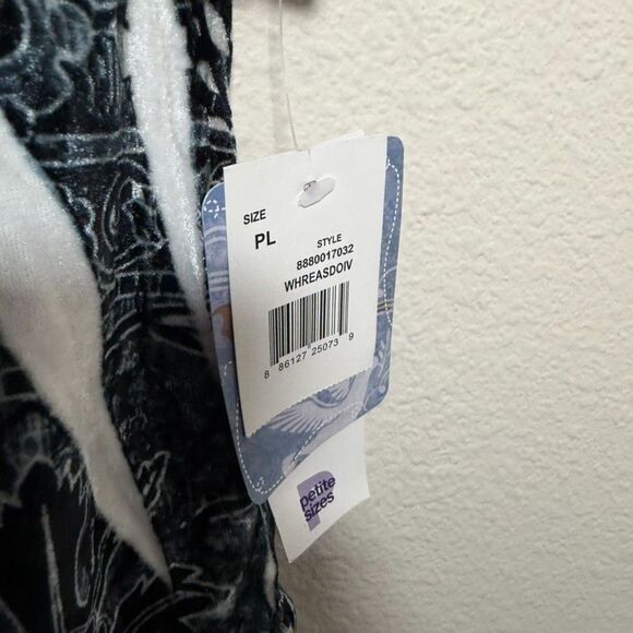 Unity Blouse Women's Petite Large V-Neck 3/4 Sleeve Rhinestone Printed Top NWT - Picture 8 of 12